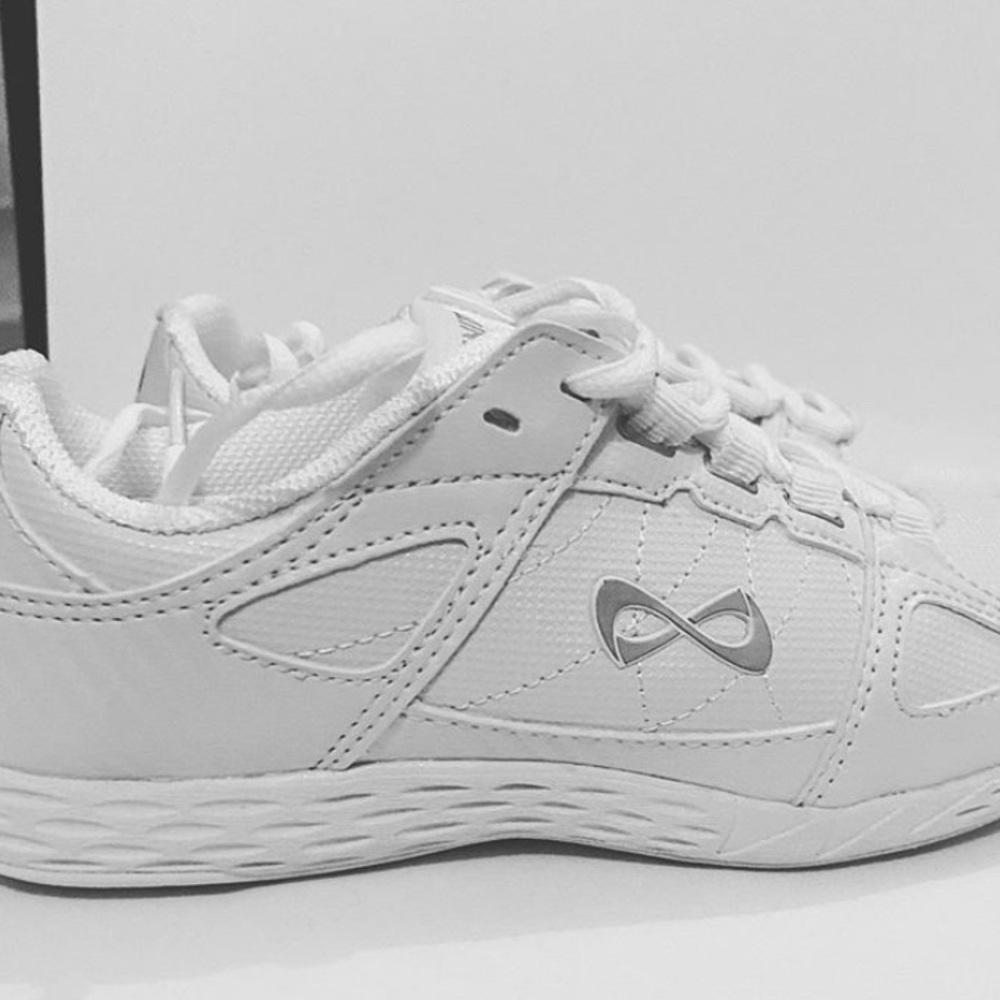 Cheer shoes